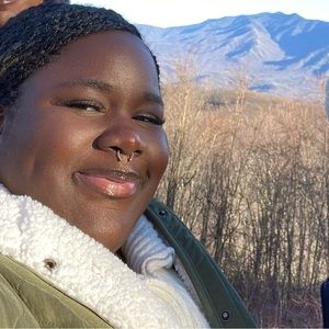Meet your Posher, Amari